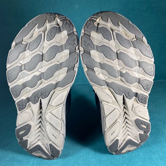 ❌SOLD❌Size 11 - Men’s Hoka One Clifton 8 black shoes - Picture 7 of 9